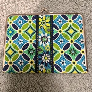 Vera Bradley Hugs N Kisses Photo Holder in Retired Pattern Daisy Daisy